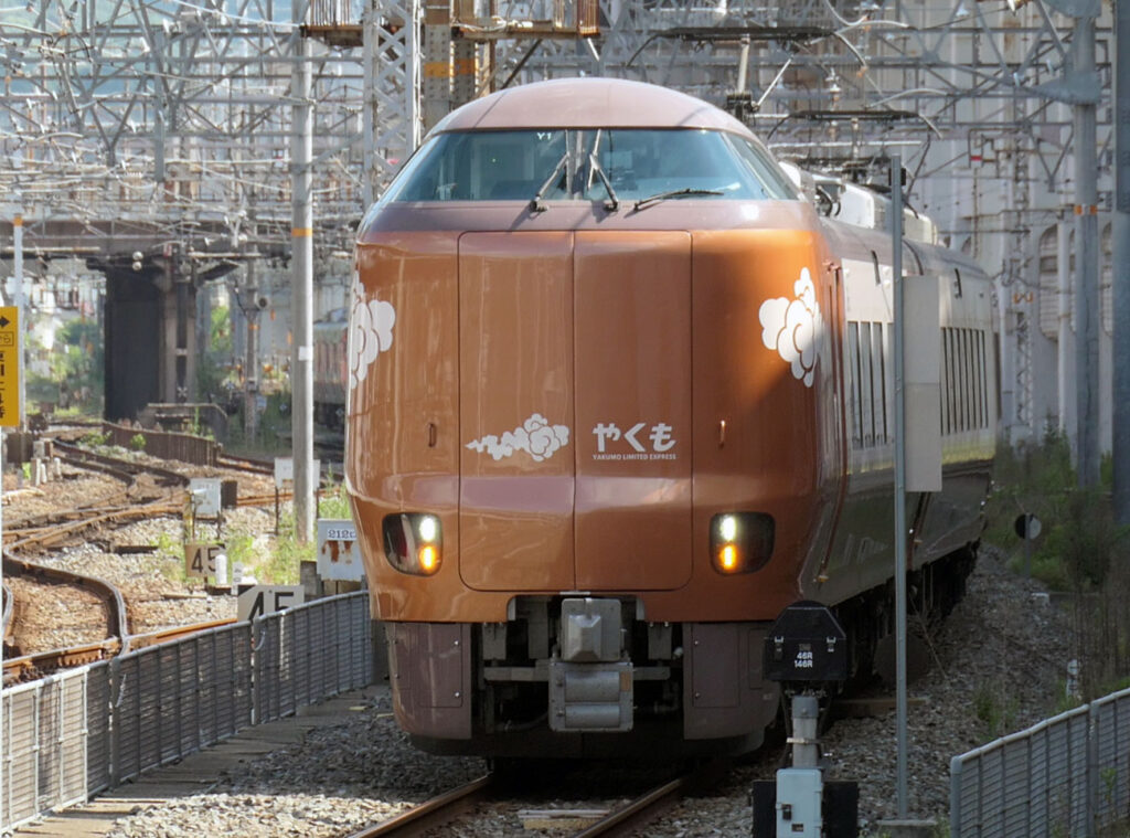 岡山駅に入線するやくも5号　出雲市行